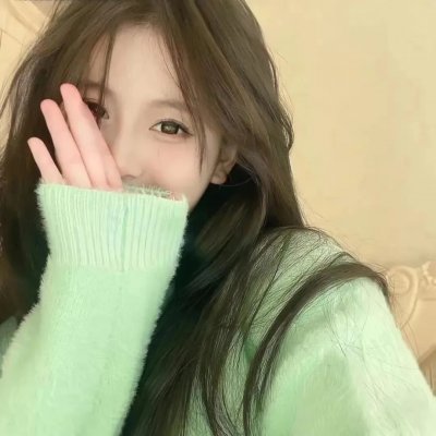 小鬼头上的女人